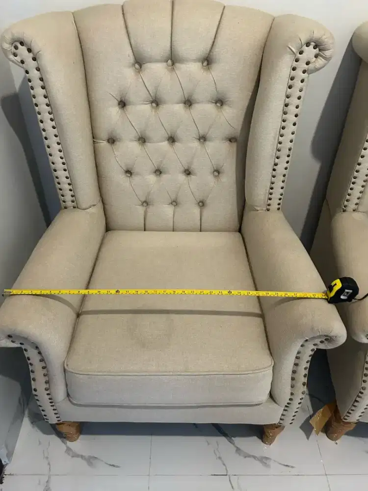 2 Kursi Merk Grahadi