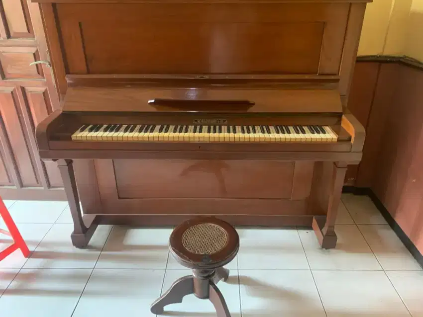 Piano clasic W. Naessens. Co