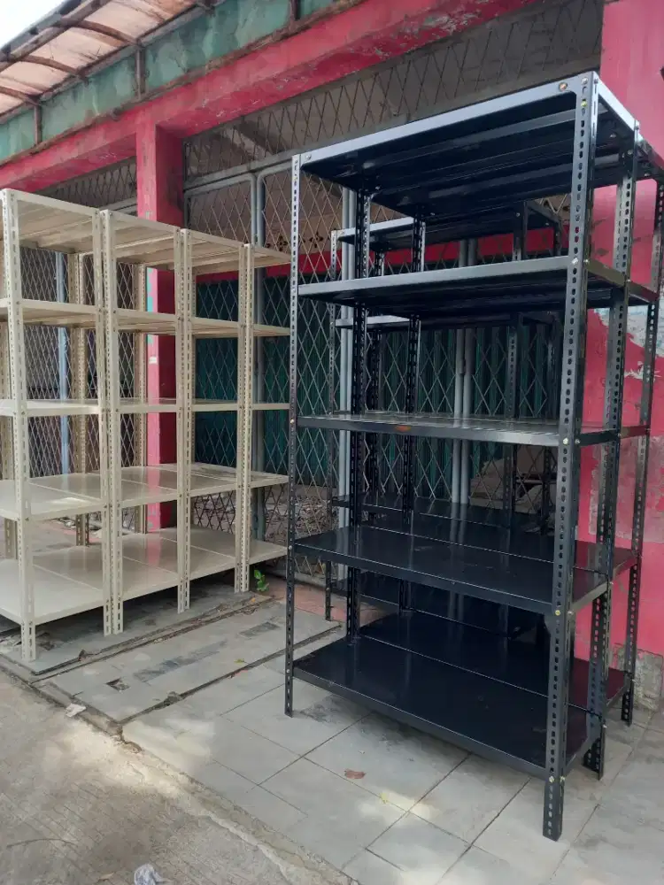 Rak besi siku lubang