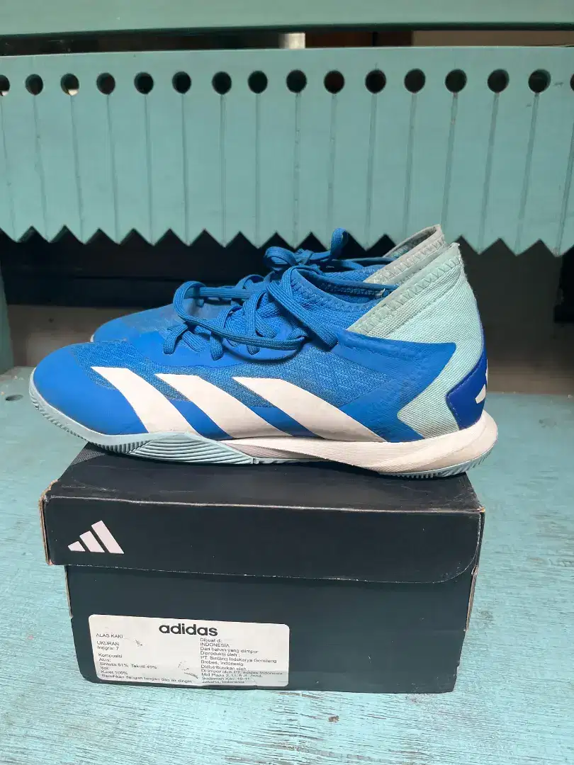 sepatu futsal adidas predator accuracy.3 in size 40 2/3