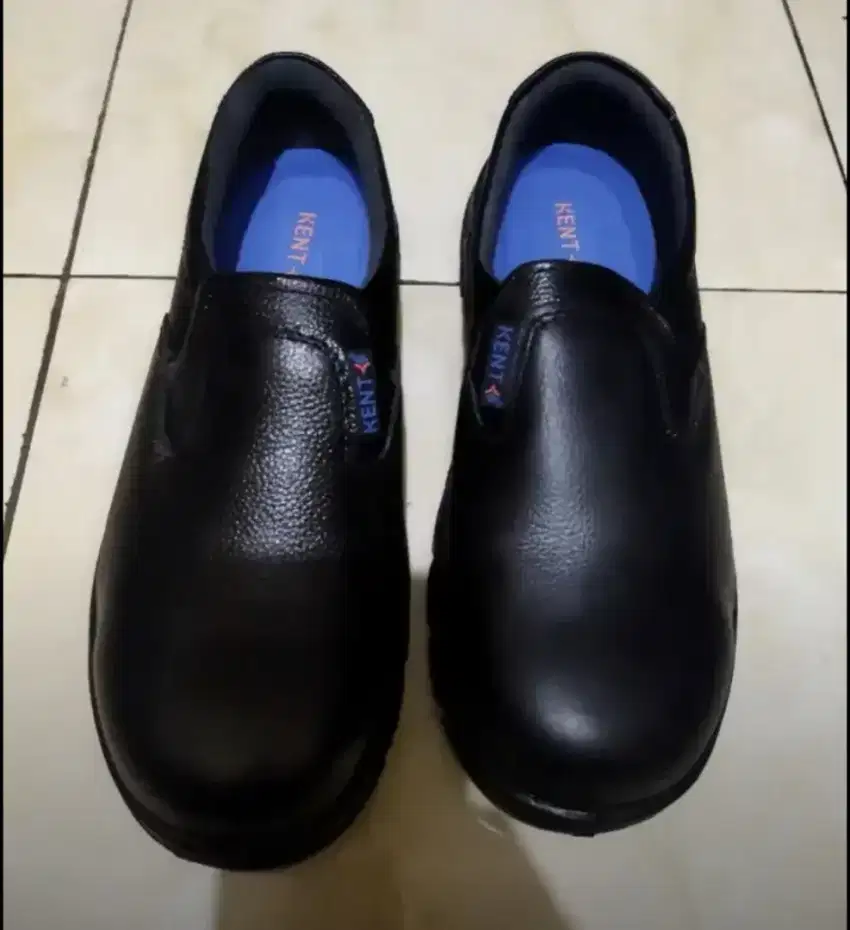 Sepatu Safety Ujung  Besi