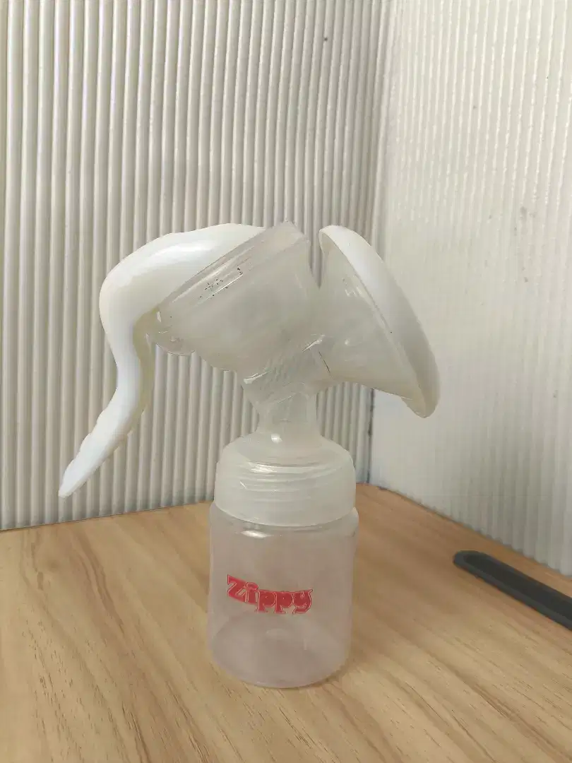 Manual Breast Pump Bottle Merk Zippy