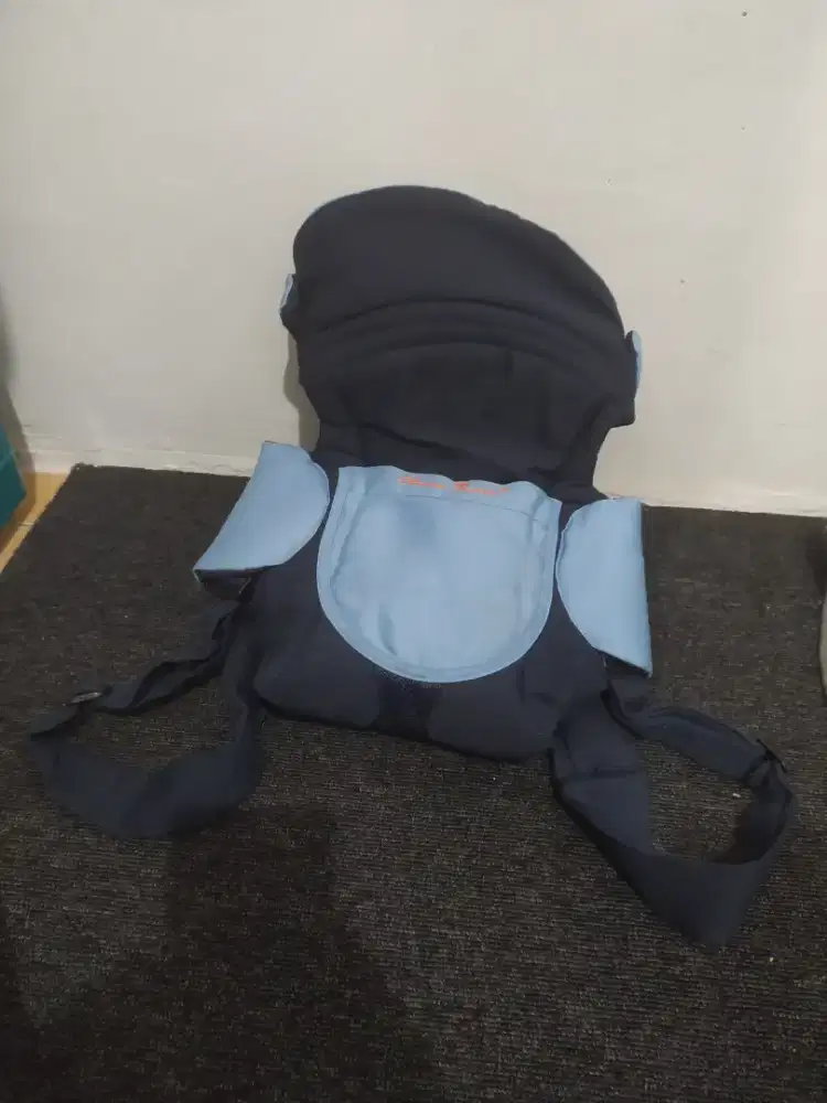 Gendongan bayi navy