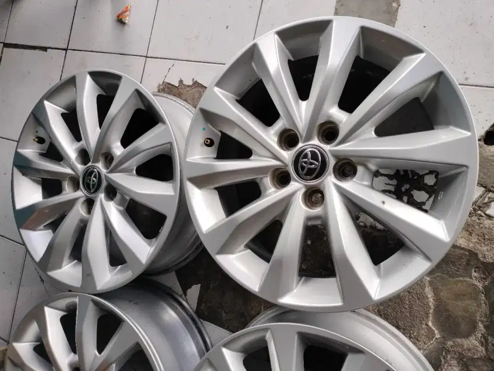 Velg Toyota inova ZENIX V R.17 ori