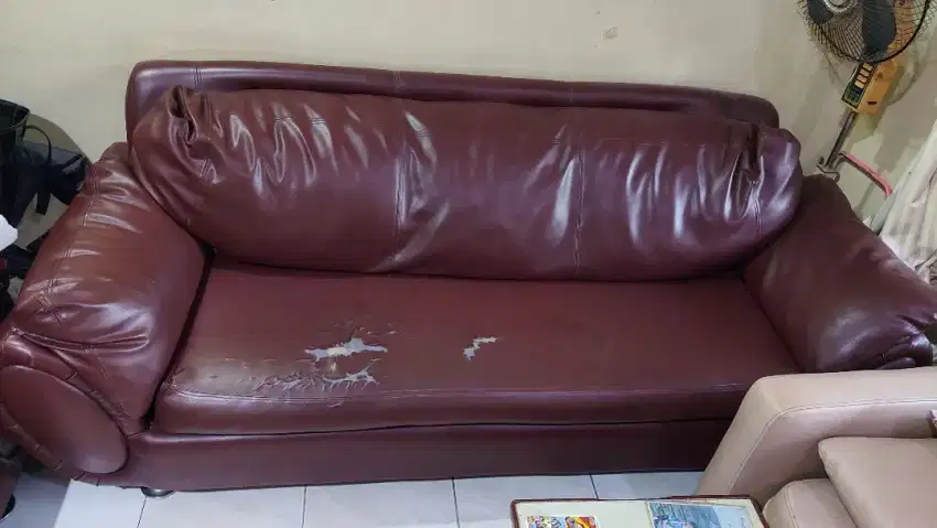 Dijual set sofa kulit empuk 3 baris dan 1 baris