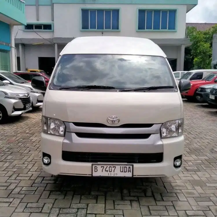 TOYOTA HIACE COMUTTER 2.5 MT 2019