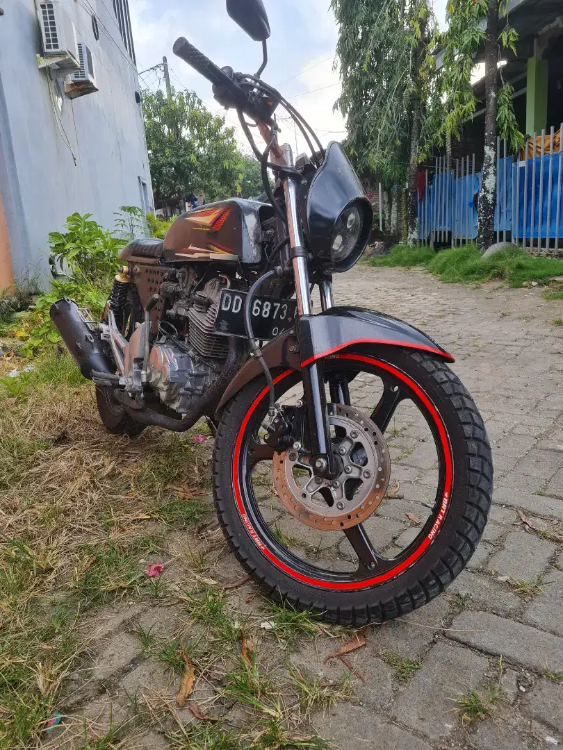 Tiger custom caferacer