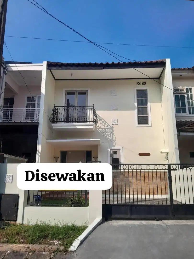 Disewakan rumah 2 lantai dalam cluster di citra gran