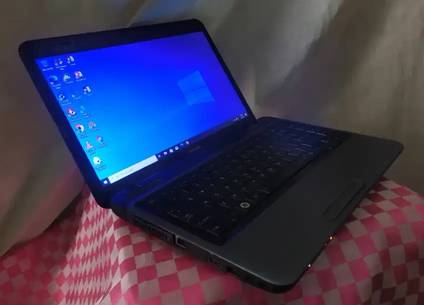 P. SU.DAH.LA.KU.LAPTOP LikeNew GARANSI Toshiba Core i3 (up i5 Ok) SSD,