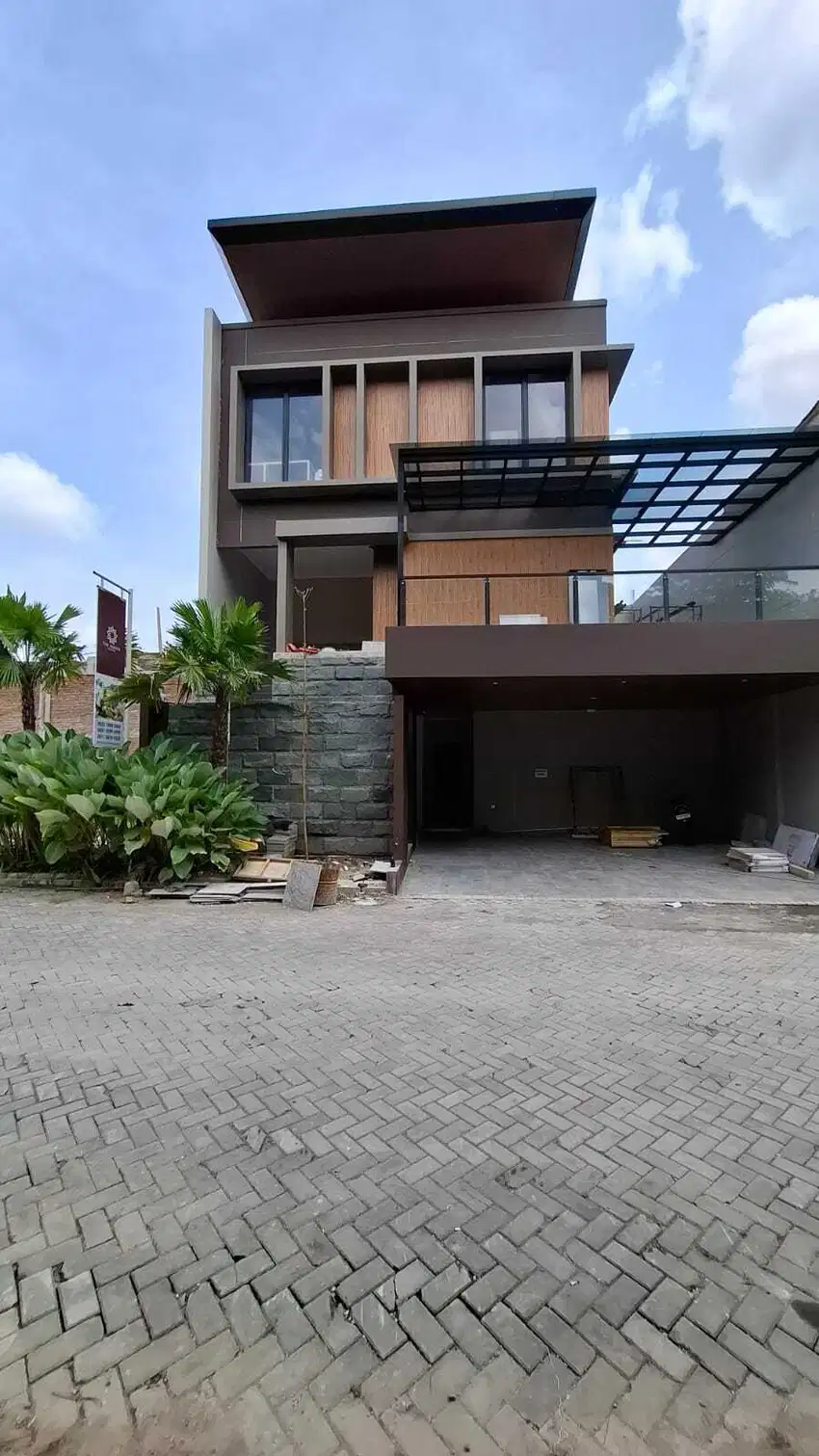 Rumah Cluster Mewah Dengan Private Pool Lokasi Belakang Amplaz