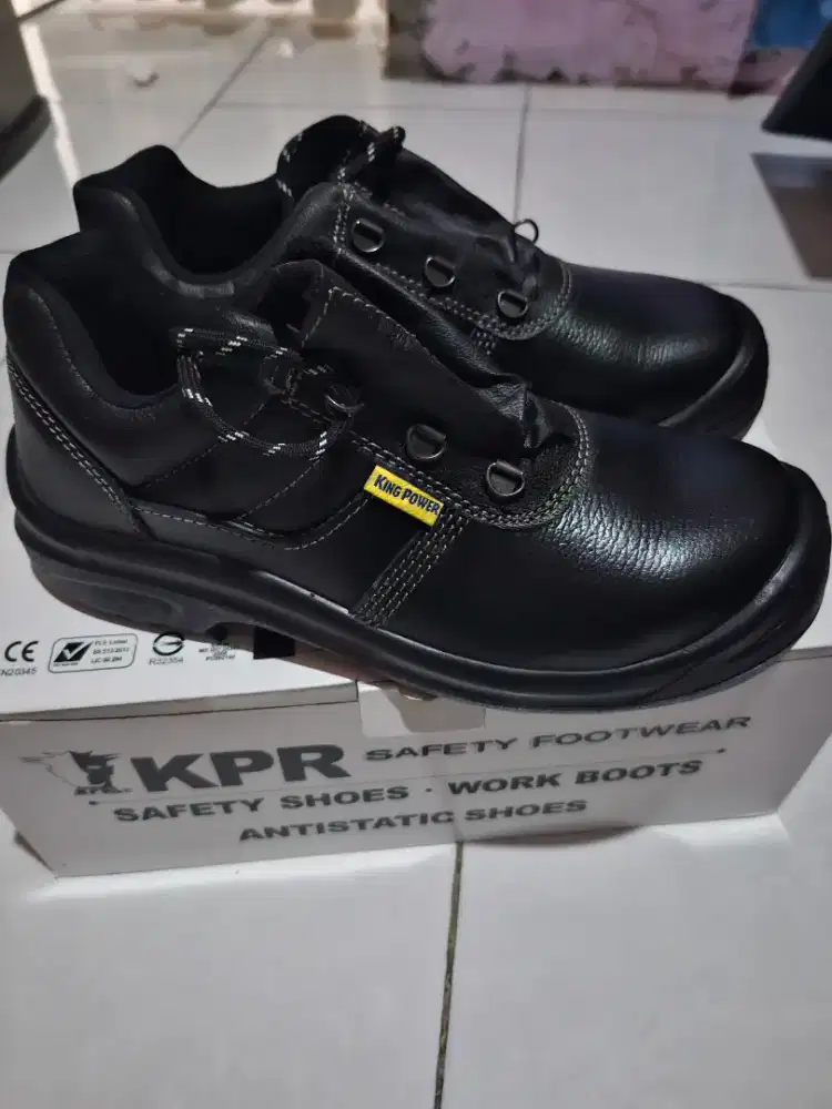 Sepatu Safey Merk King Size 42