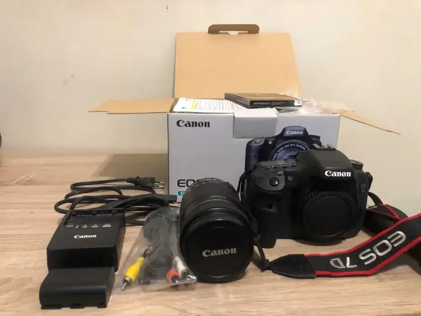 Kamera Canon EOS 7D KIT 18-135 IS