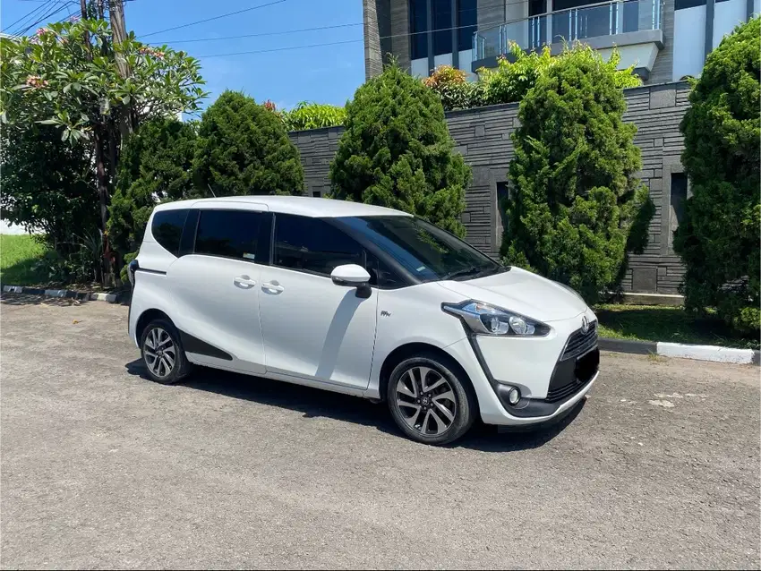 Dp 8jt - Sienta V 1.5 Matic 2017 Putih