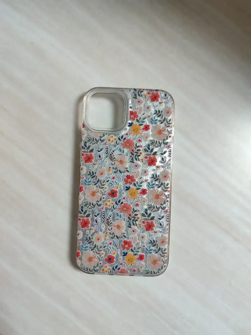 Casing iPhone 13