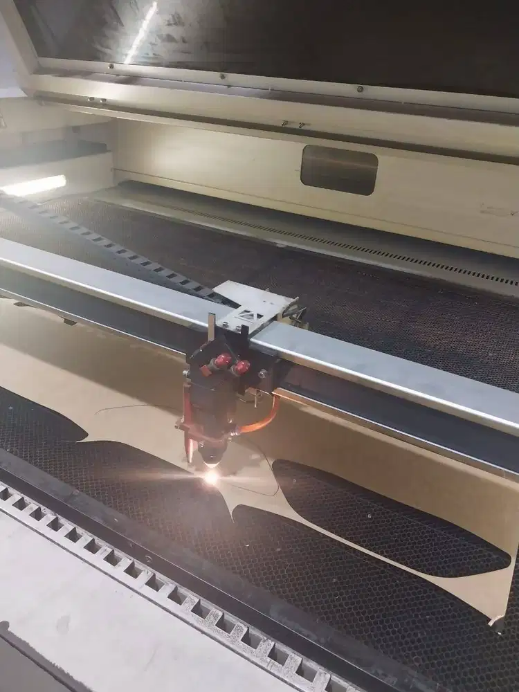 Di jual mesin laser cutting co2 Finmark seken 1390