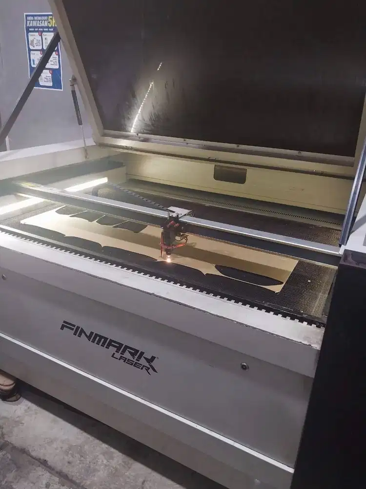 Di jual mesin laser cutting co2 Finmark seken 1390