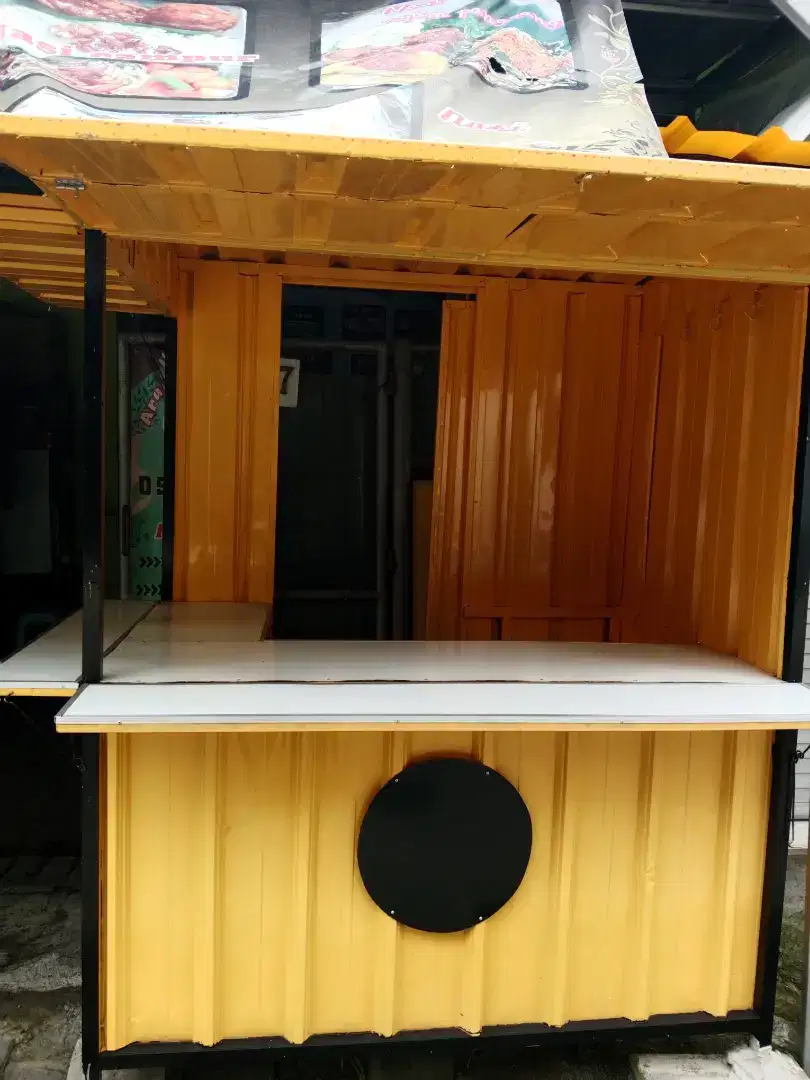 Booth container