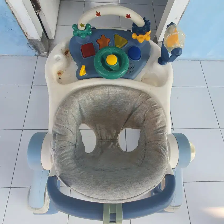 Baby Walker Cocolatte warna biru, semua normal.