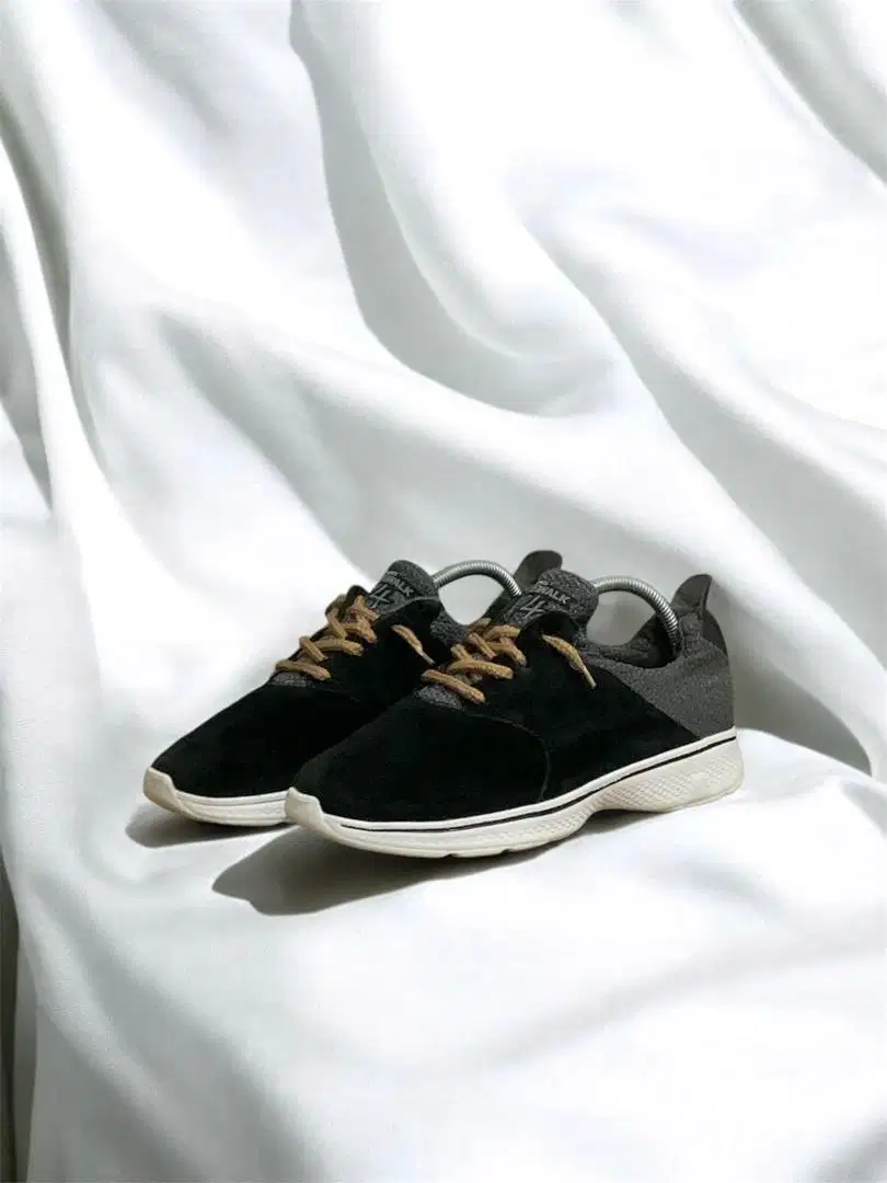 Sepatu Second Branded Skechers Go Walk Quick Fit size 41