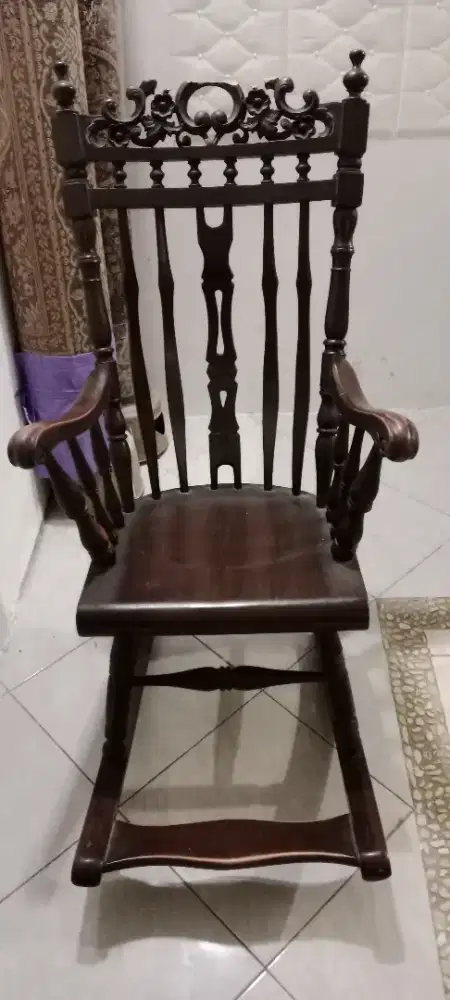 Kursi goyang kayu jati