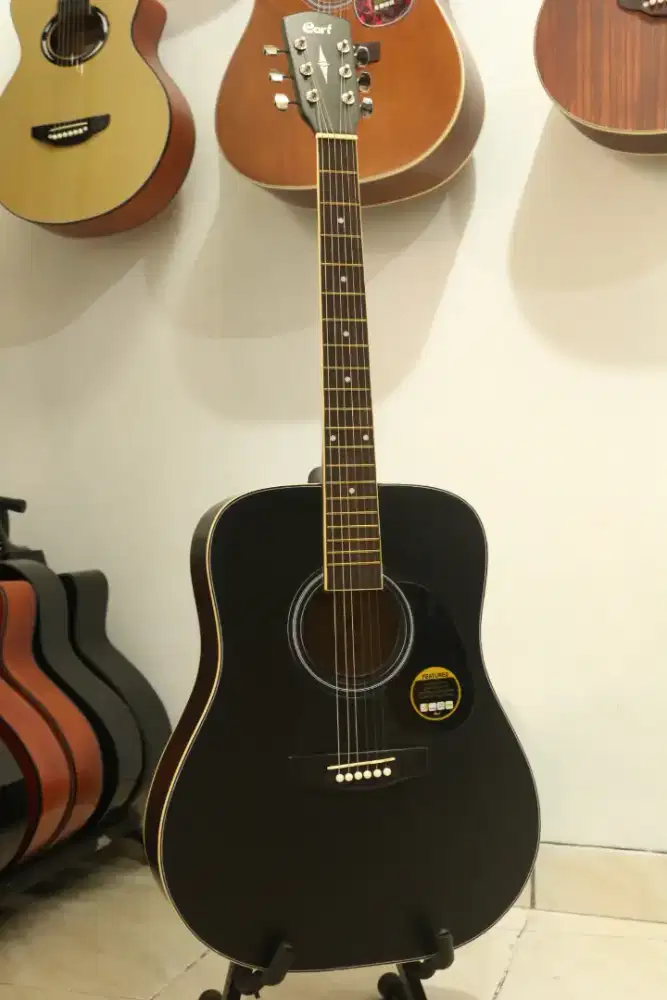 Gitar akustik jumbo hitam