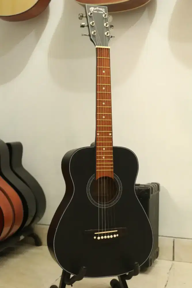 Gitar akustik ukuran tigaperempat