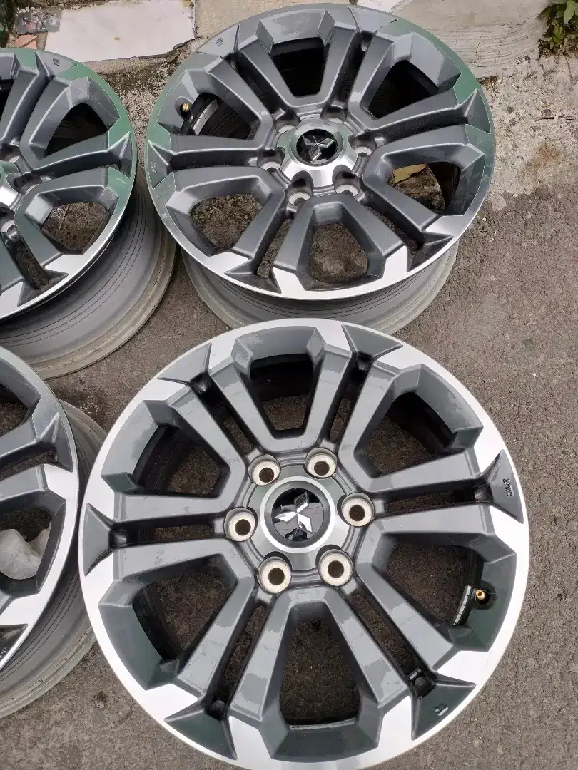 Velg Mitsubishi TRITON R.18 ori