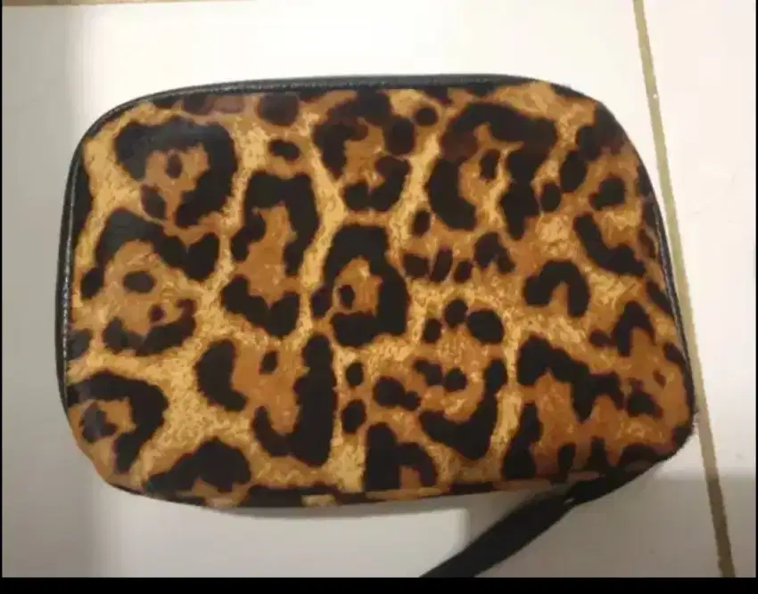 Preloved dompet / tas kepit leopard bahan leopardus halus