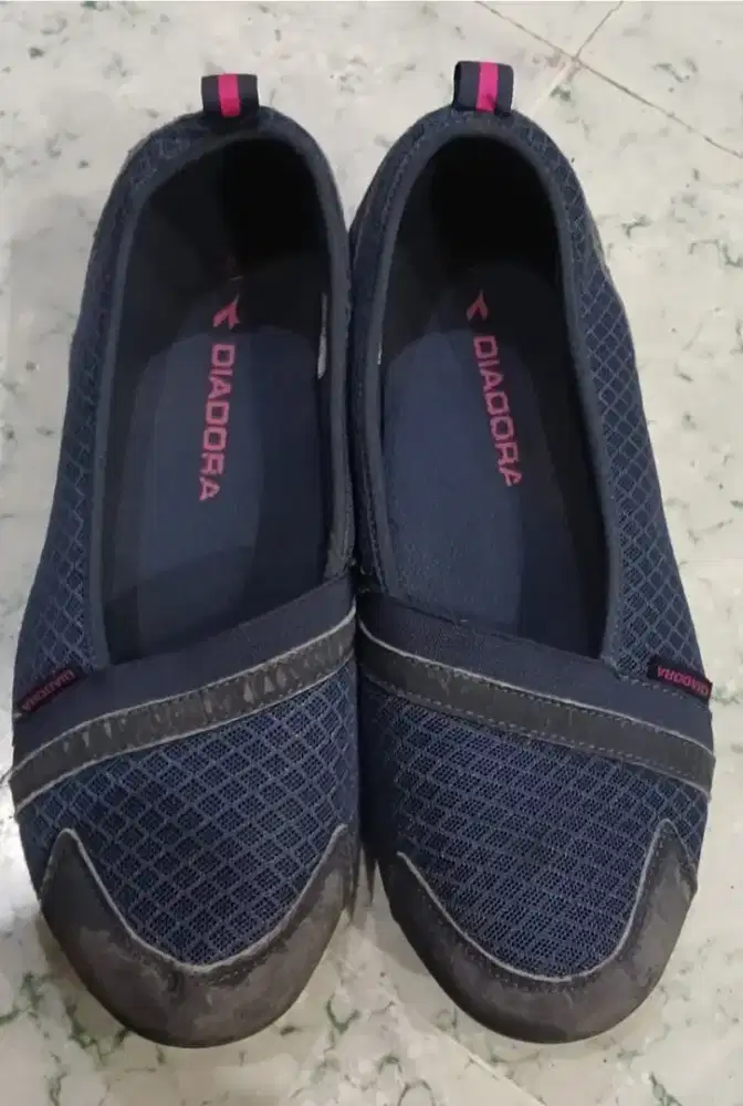 Sepatu diadora cewek bekas no 40.