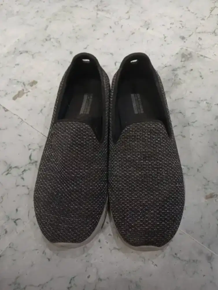 Sepatu skecher cewek bekas no 38.