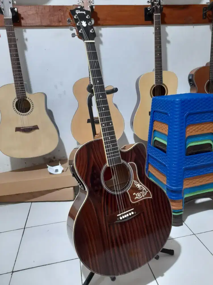 Gitar akustik elektrik gibson terlaris