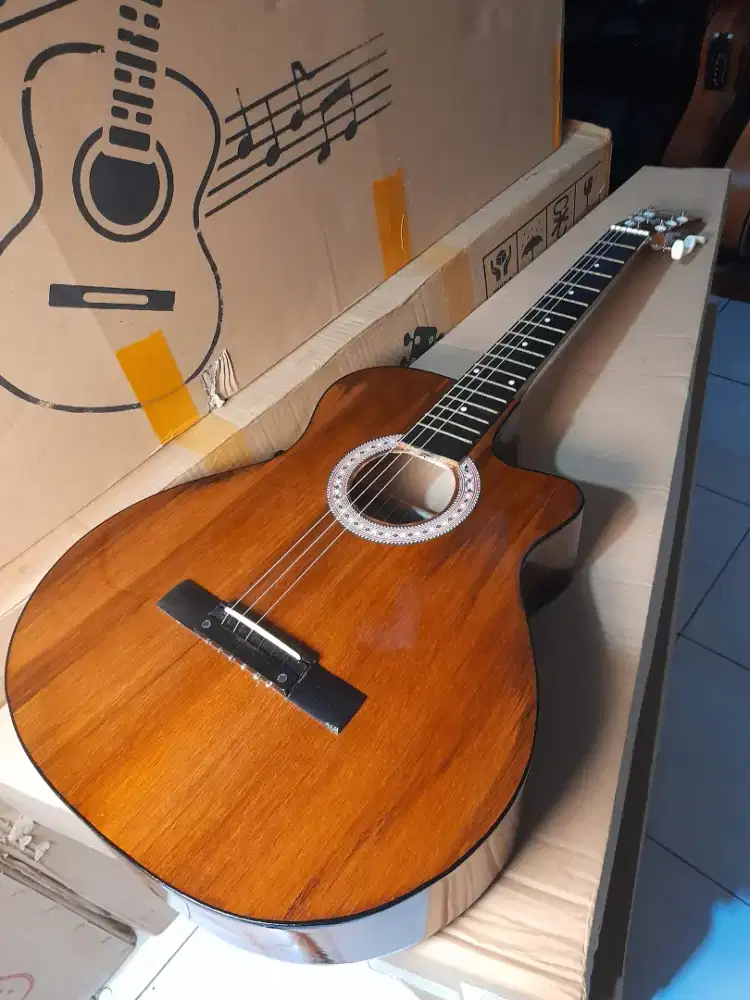 Gitar akustik coklat bagus