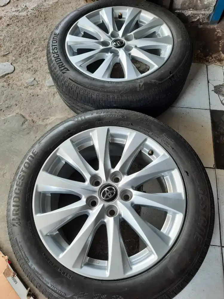 Velg Toyota CAMRY HYBRID R.17 ori