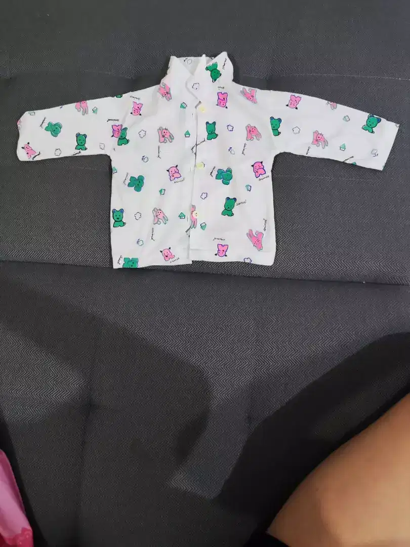 [Preloved] Baju Atasan Lengan Panjang Anak Putih Motif