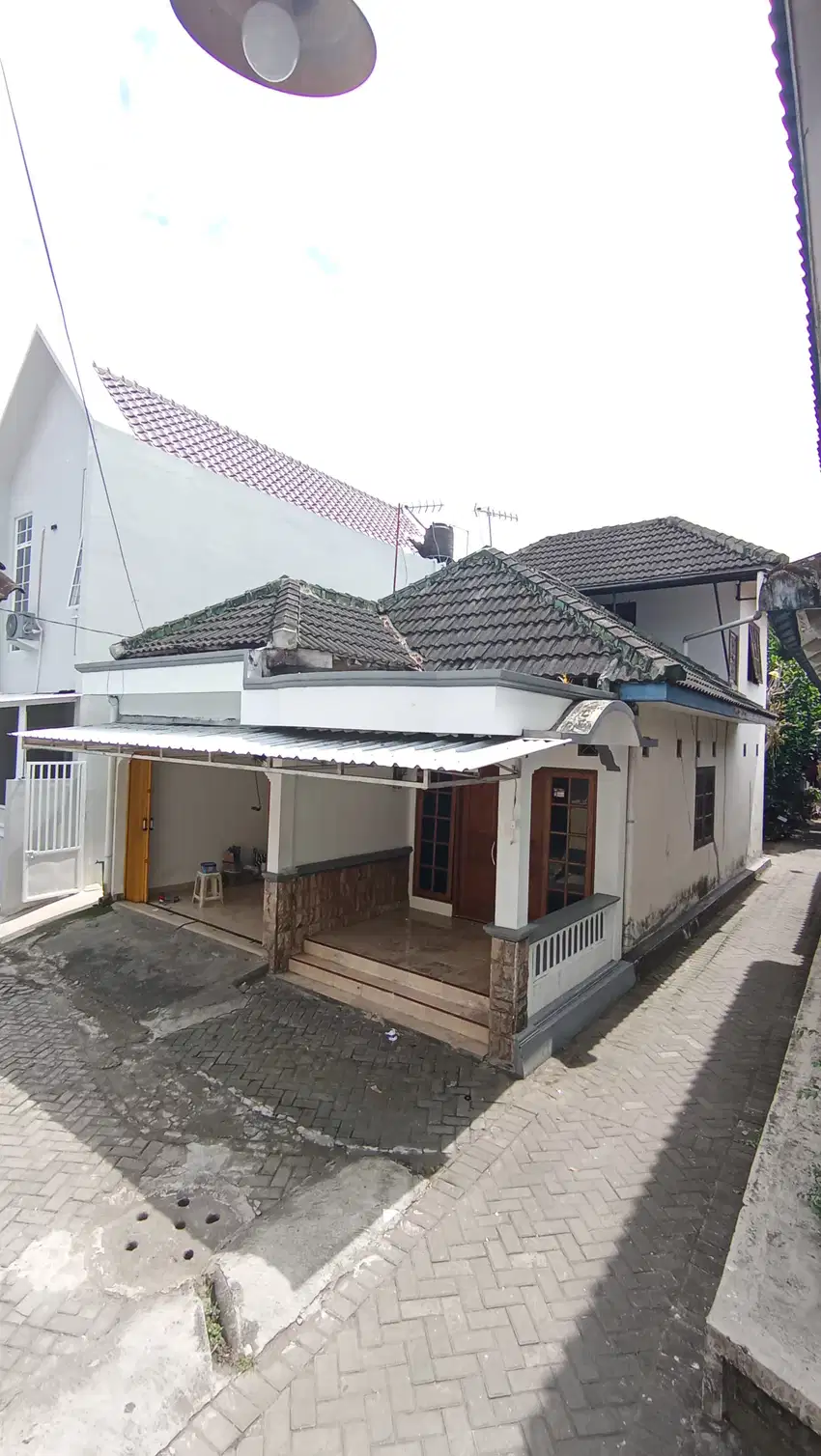 Disewakan rumah 2 lantai di dekat mirota kampus godean