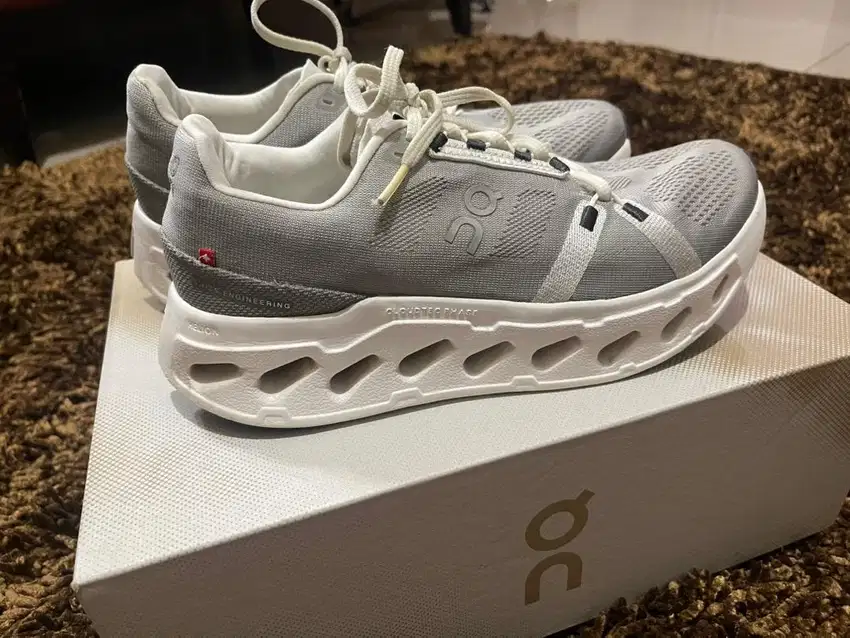 Dijual sepatu ON Cloudeclipse alloy white original size 42 pria