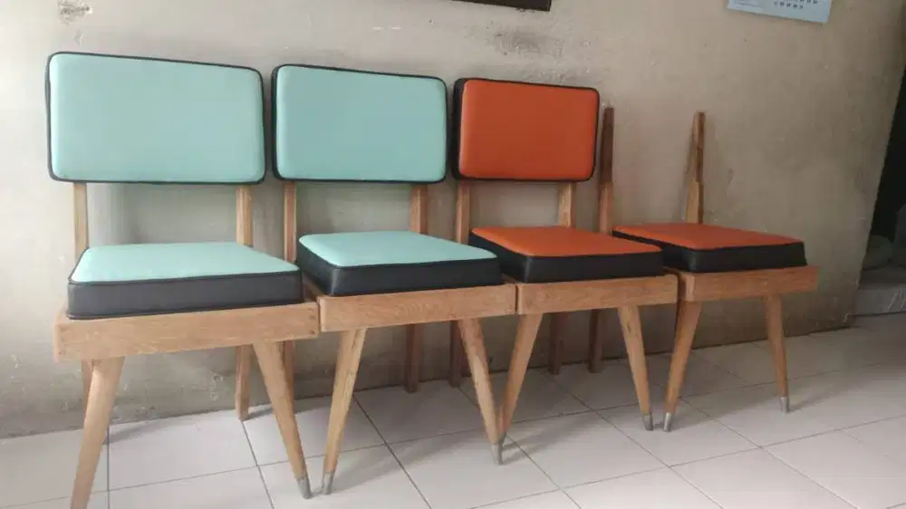 Kursi Makan Antik Jok Kain Kulit Sintetis Premium