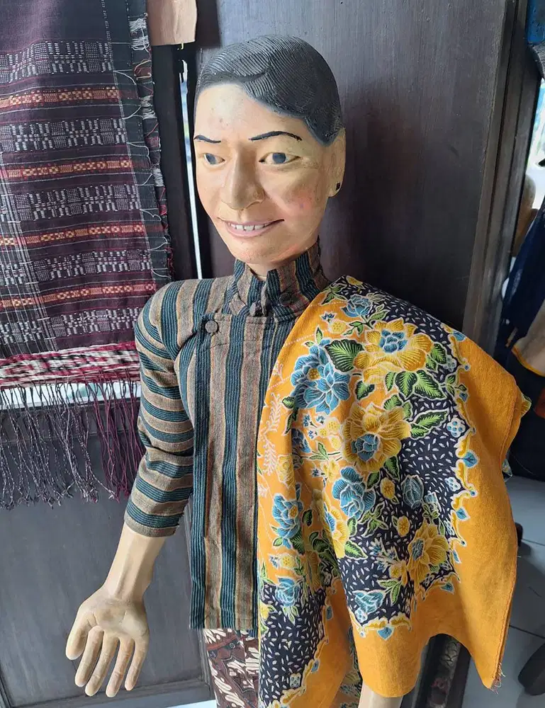 Boneka kayu antik Baju Adat Jawa