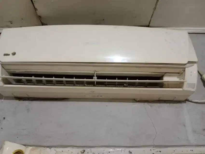 Dijual AC Sharp 1/2 PK