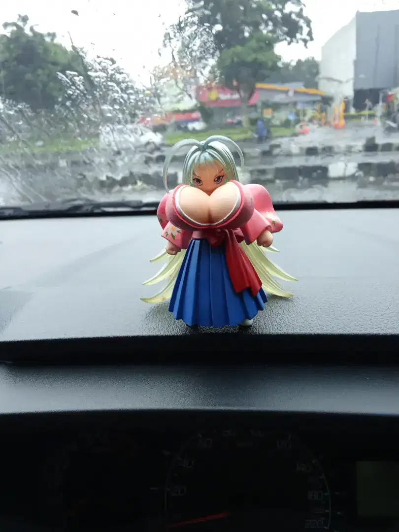 Hiasan action figure tobrut