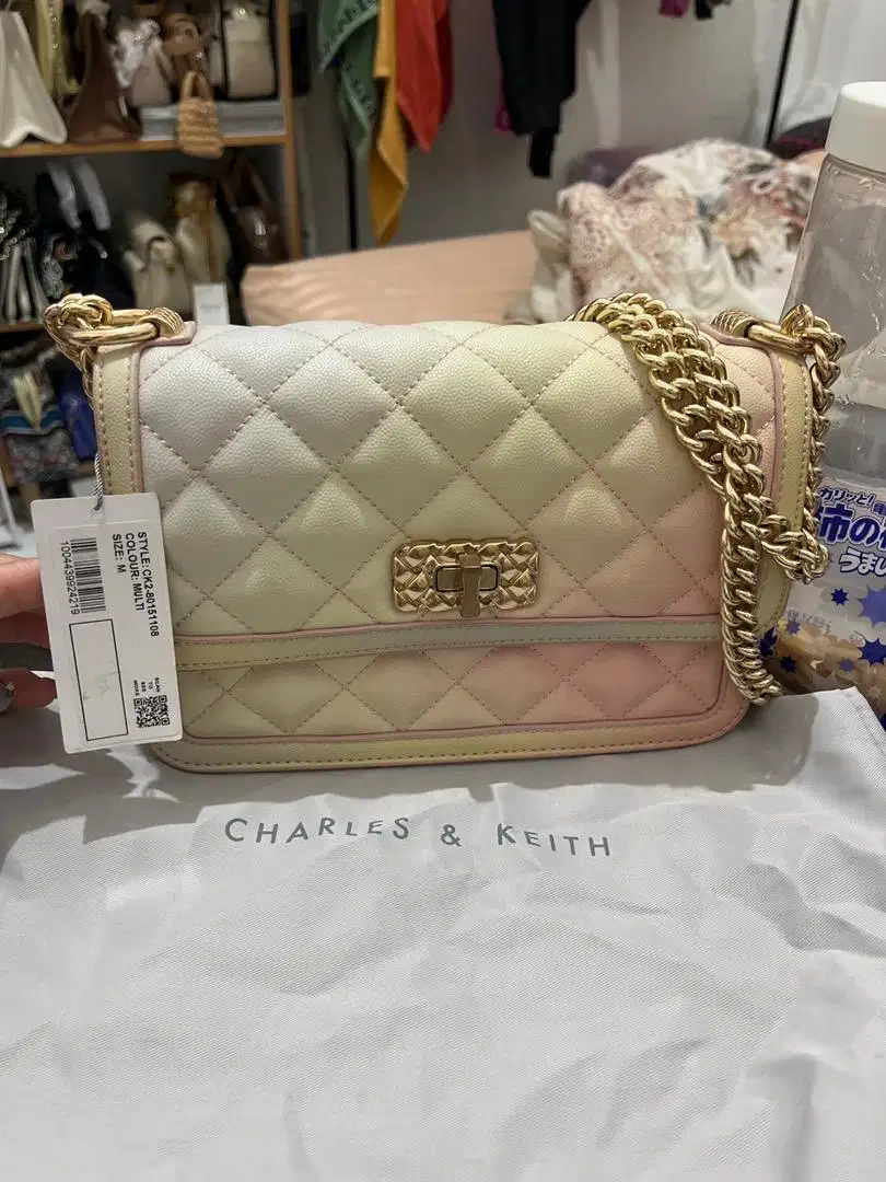 Tas charles&keith Micaela quilted chain Multi color