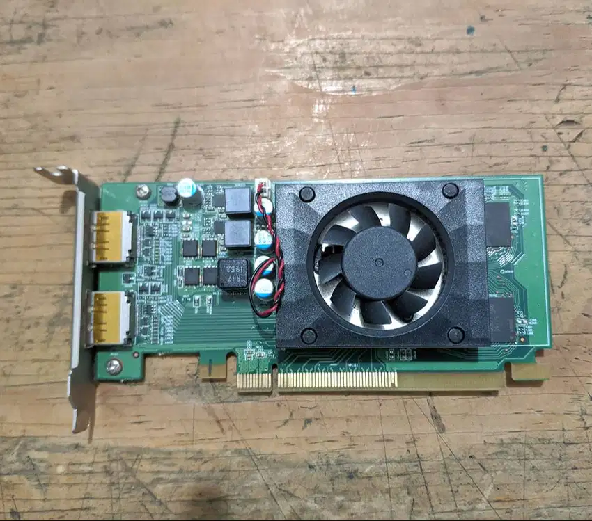 VGA AMD Radeon 520 2GB GDDR5 low profile dual display Port