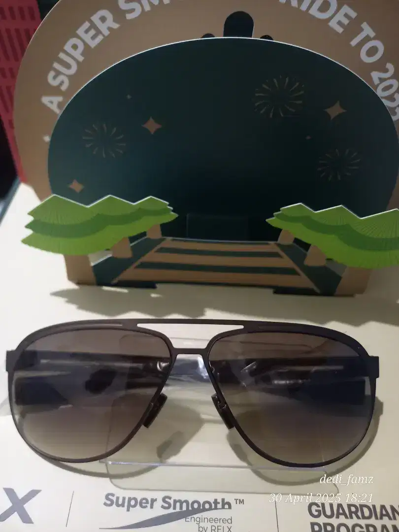 Kacamata polaroid hitam model aviator