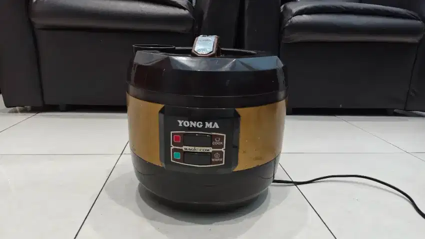Butuh Uang, Dijual Murah Magic Com Merk Yong Ma