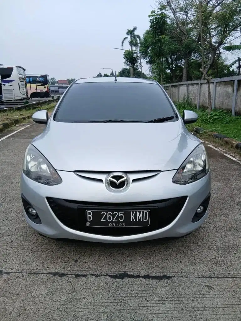 Dp 10jt ~MAZDA 2 V AT 2012 Good Condition