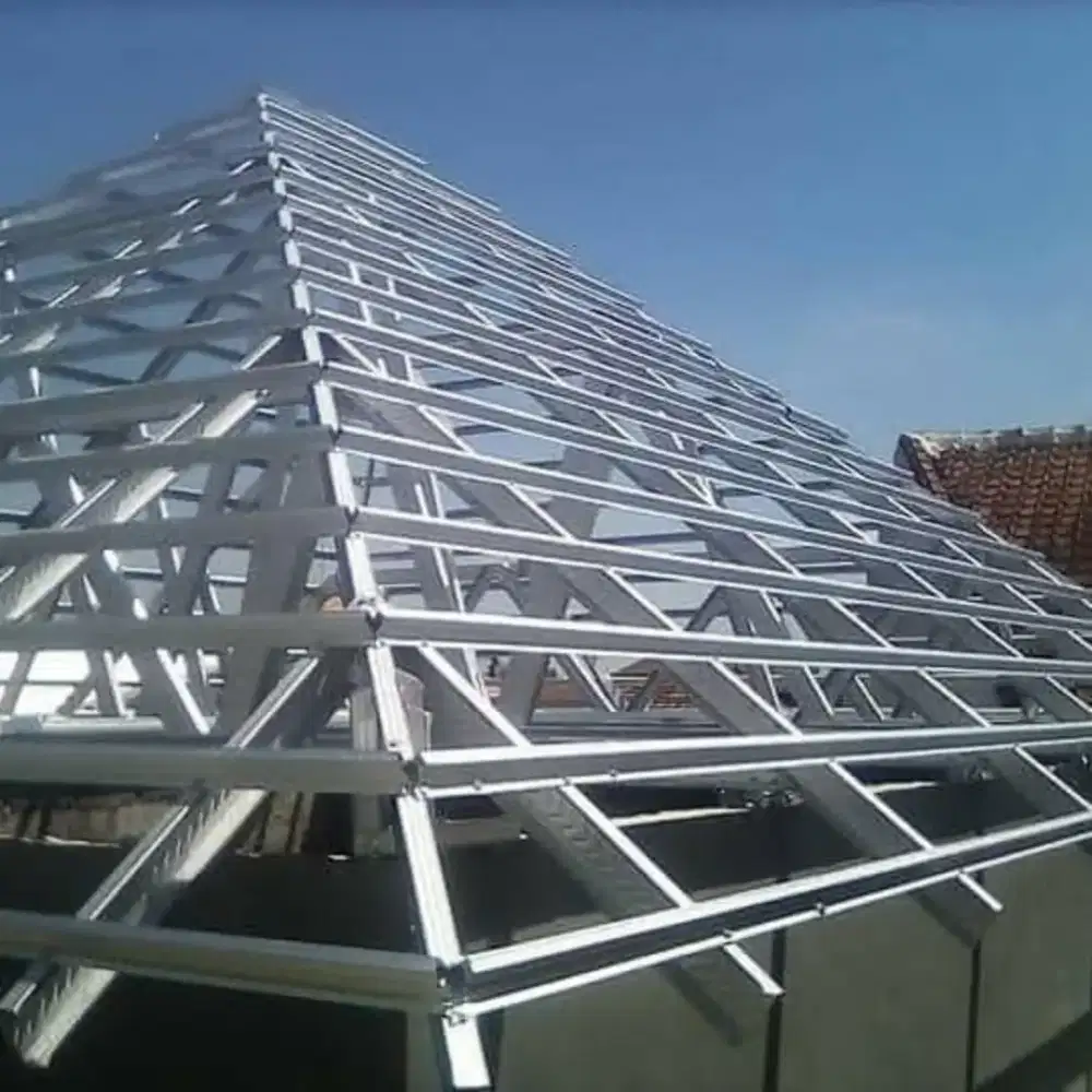 Pemasangan rangka atap Baja ringan