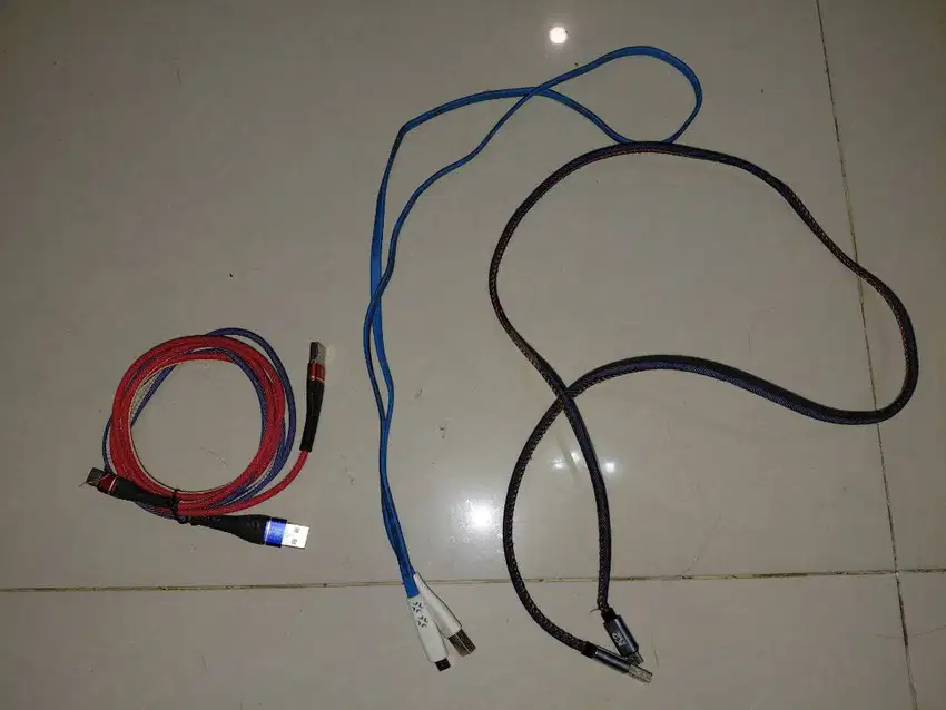 Dijual kabel data Vanvo A to C 2 bj warna biru dan merah