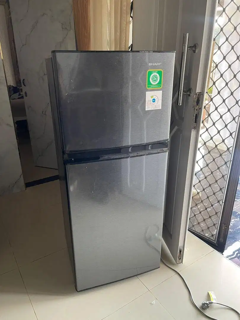 Kulkas sharp 2 pintu