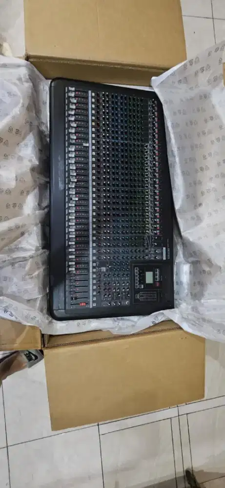 Mixer yamaha mgp32x mulus original ada dus