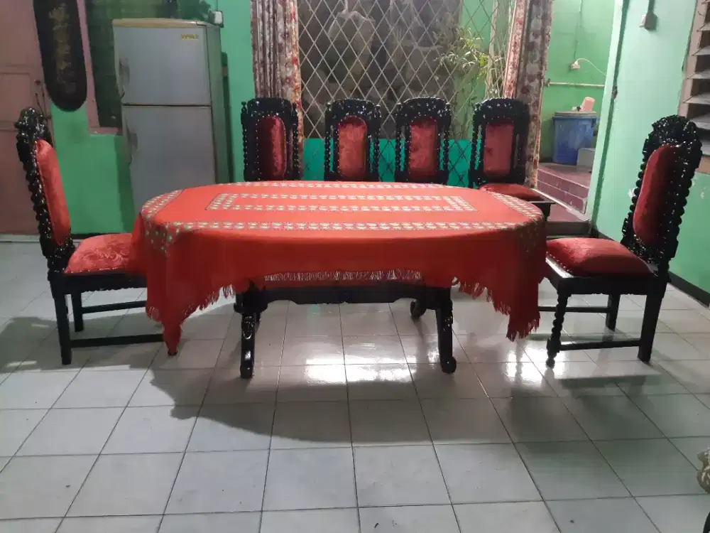 Meja makan jati antik